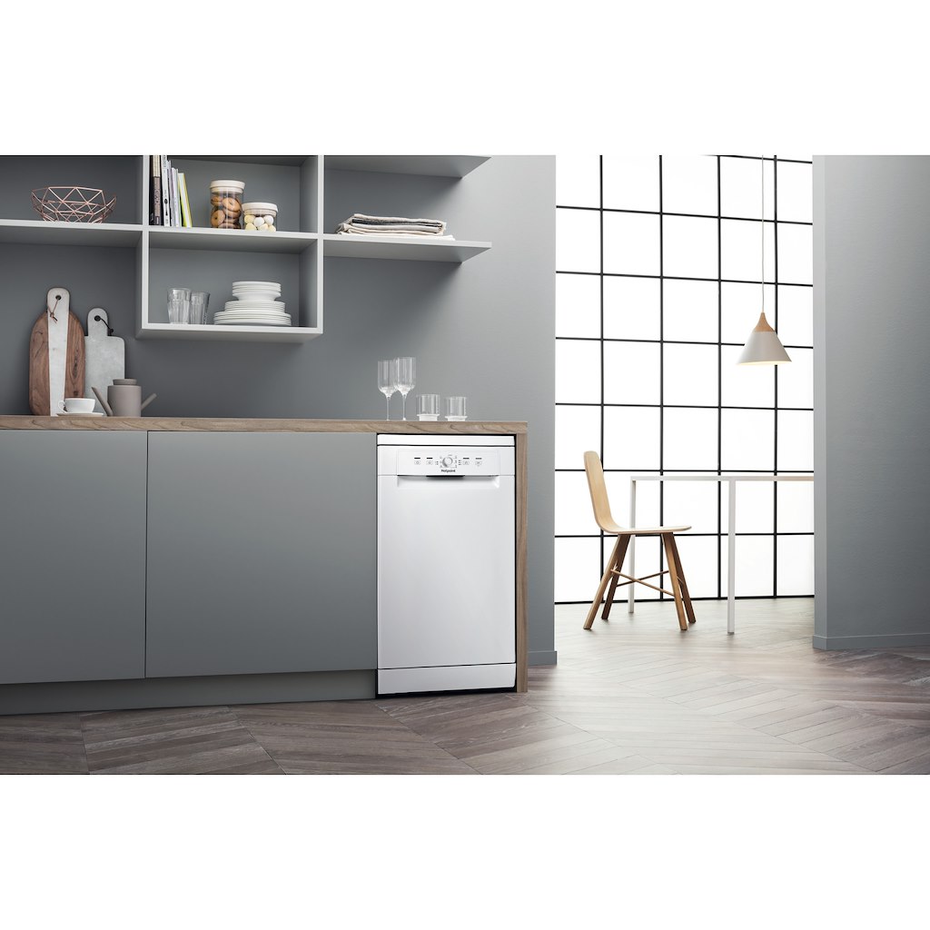Hotpoint HSFE1B19UKN Freestanding Dishwasher Modern Living